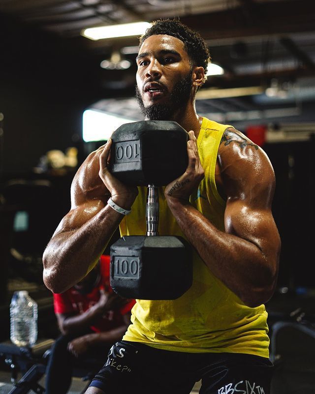 埃因霍温训练开放日，关键时刻完成体检引欢呼，荷甲在即，更衣室氛围转暖(荷甲埃因霍温海伦芬比赛)-欧博体育网站